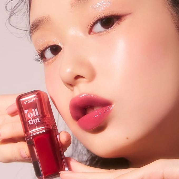 ETUDE Dear Darling Oil Tint #5 Red Oil 4.2g | High Moisturizing and Strong Hydrating Lip Oil/Lip Gloss | Smooth and Moist Lips | Non-Sticky Lip Oil Tint For Dry Lips | K-beauty