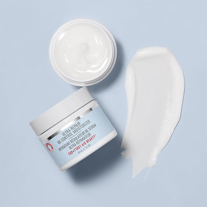 First Aid Beauty - Ultra Repair Oil-Control Moisturizer, Weightless Hydrating Mattifying Cream, Helps Minimize Pores for All Day Shine-Free Skin, Alcohol & Oil Free, Safe for Sensitive Skin, 1.7 oz