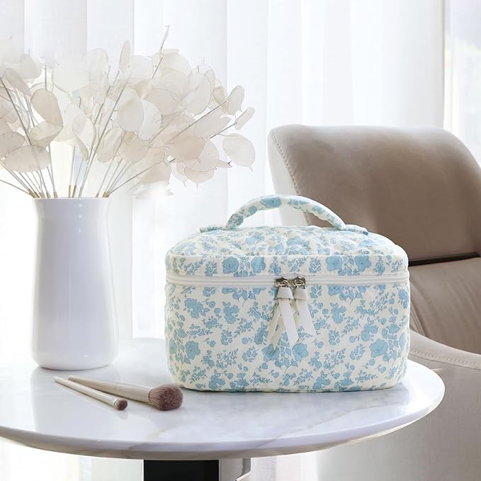Prite Large Makeup Bag Cute Cosmetic Bag for Women Floral Coquette Aesthetic Toiletry Bag Travel Make Up Organizer Bag(Blue Flower)