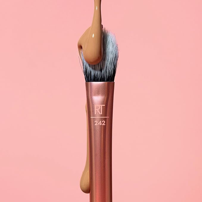 Real Techniques Brightening Concealer Makeup Brush, Viral Kitten Paw Brush Conceals Under Eyes, & Imperfections, Cover Dark Circles, For Brightener & Concealer, RT 242 Brush, Cruelty-Free, 1 Count