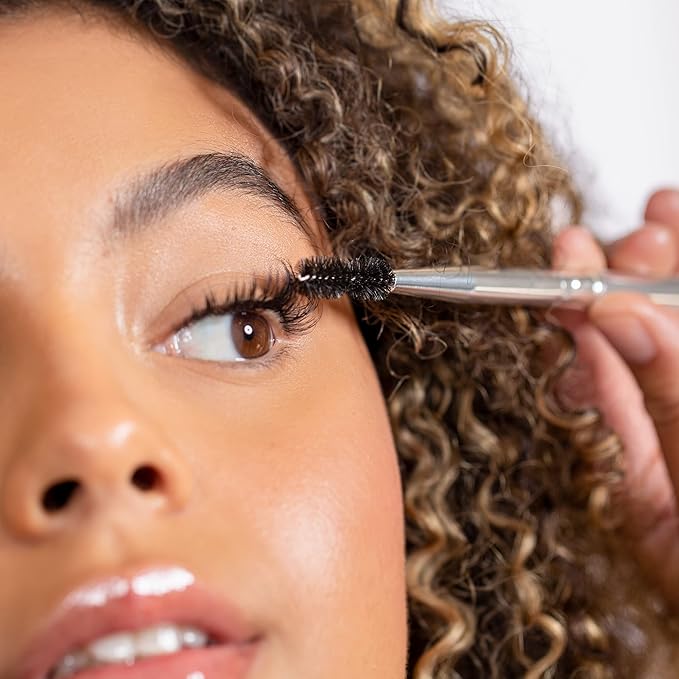 Fluff Up Reusable Lash Wand with Comb