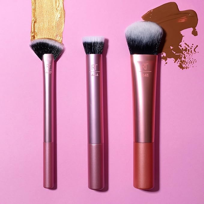 Real Techniques Seamless Complexion Makeup Brush, For Foundation, Primer, & Moisturizer, Multipurpose Foundation Brush Or Skincare Tool, Streak-Free, Buildable Coverage & Natural Finish, 1 Count