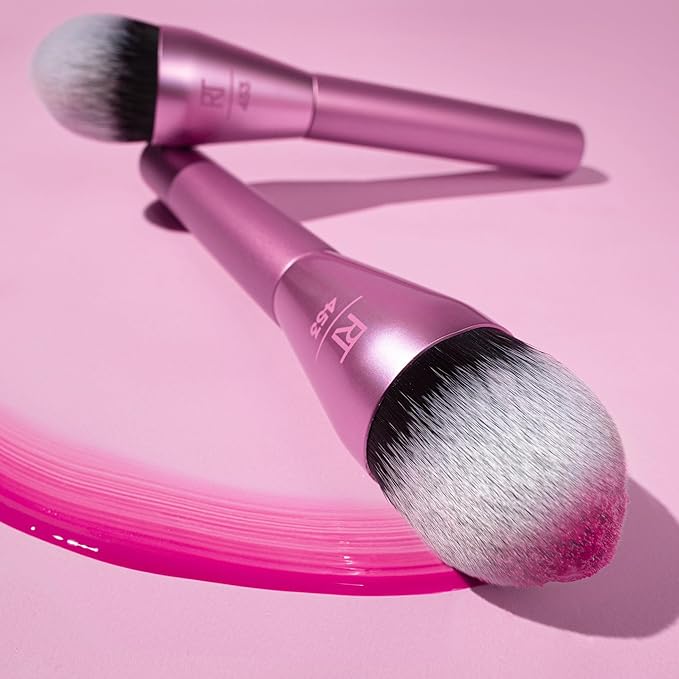 Real Techniques Power Pigment Blush Makeup Brush, Cheek Brush For Liquid & Cream Blush, Dense, Synthetic Bristles, Unique Pointed Shape For Precise Application, Vegan & Cruelty Free, 1 Count