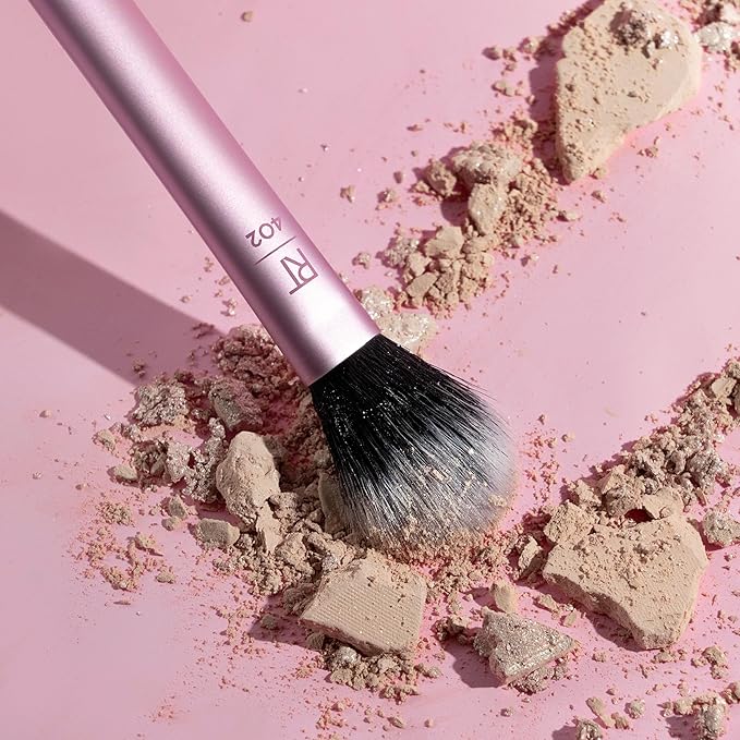 Real Techniques Setting Brush With Ultra Plush Custom Cut Synthetic Bristles and Extended Aluminum Ferrules to Build Coverage