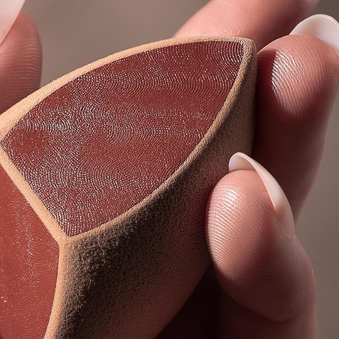 Real Techniques Makeupsaver Sponge, Makeup Blender Sponge For Liquid & Cream Formulations, Natural Finish & Reduces Makeup Waste, Targeted Application, Cruelty & Latex-Free, 1 Count